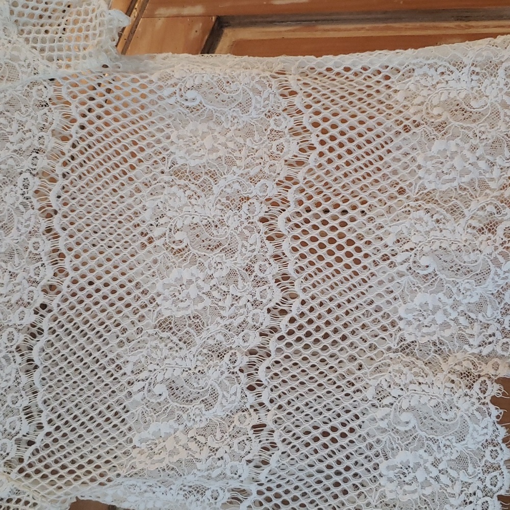 White Lace Blouse Size Small - Picture 5 of 7